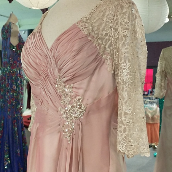 Val Stefani Couture MOB - Picture 3 of 5